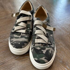 Camouflage Women’s Sneakers